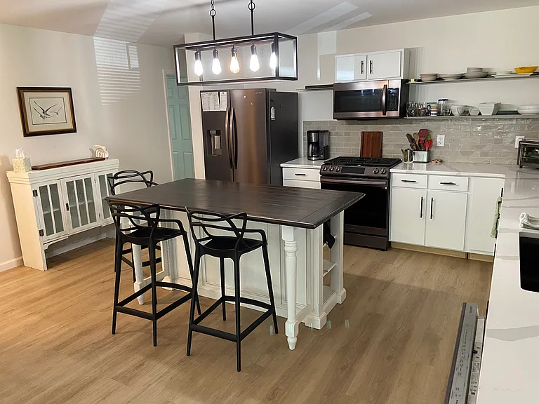 Big Kitchen and Island