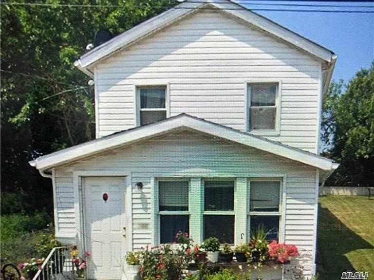 2nd image of 166 Hendrickson Ave