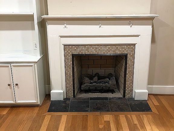 Living room w/Gas fireplace