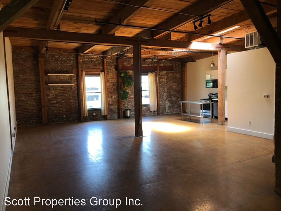 1st image of 900 E 1st St APT 300