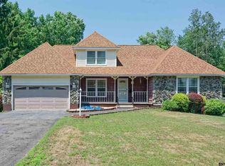 37 Hackett St, Selkirk, NY 12158