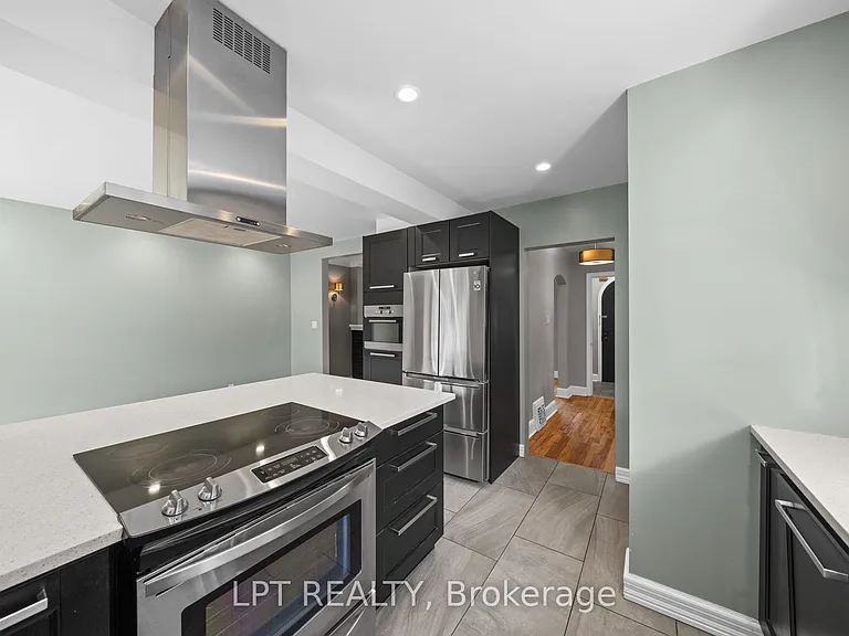 126 Blackburn Ave — Photo 9