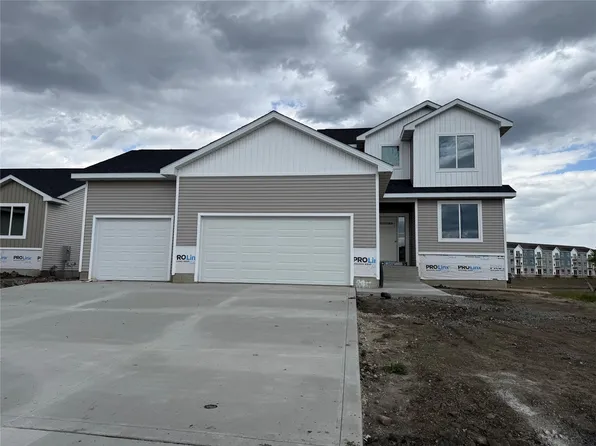 895 11th St, Waukee, IA 50263