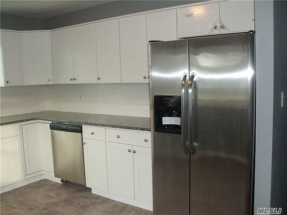 3rd image of 3009 Acorn Ave