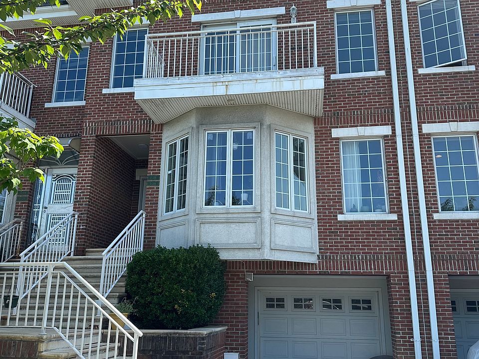1st image of 329 Park Cres #1
