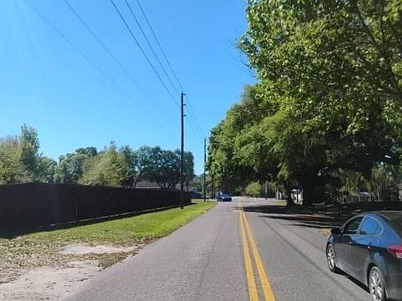 4th image of 505 Lake Charm Dr