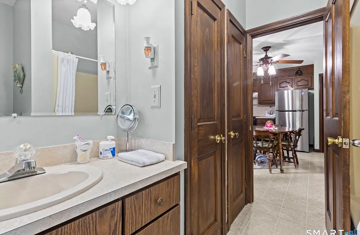 3 bed, $2,100 — Photo 2
