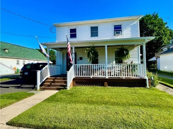 77 Van Anden St, Auburn, NY 13021