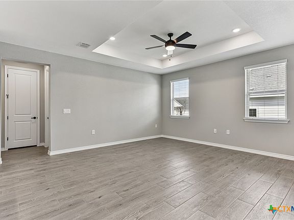 5th image of 133 Antoinette Way #102