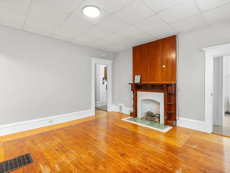 322 S Stewart Ave #3 — Photo 2