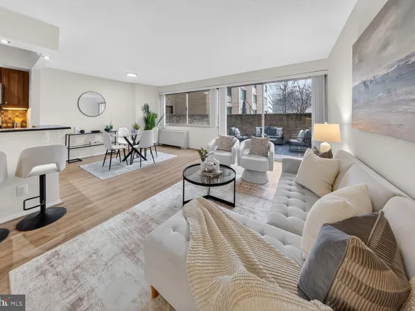 5500 Friendship Blvd APT 827N, Chevy Chase, MD 20815