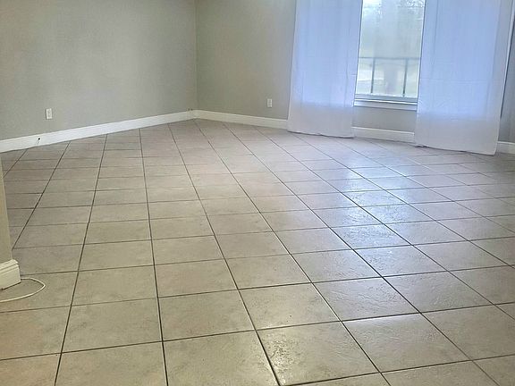 2nd image of 1345 Drew St #18