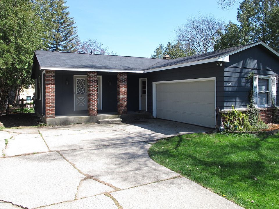 1st image of 760 Maynard Ave NW