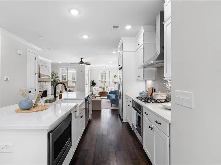 301 Marlowe Aly — Photo 8