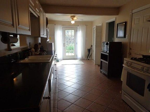 5th image of 3918 Highgrove Dr