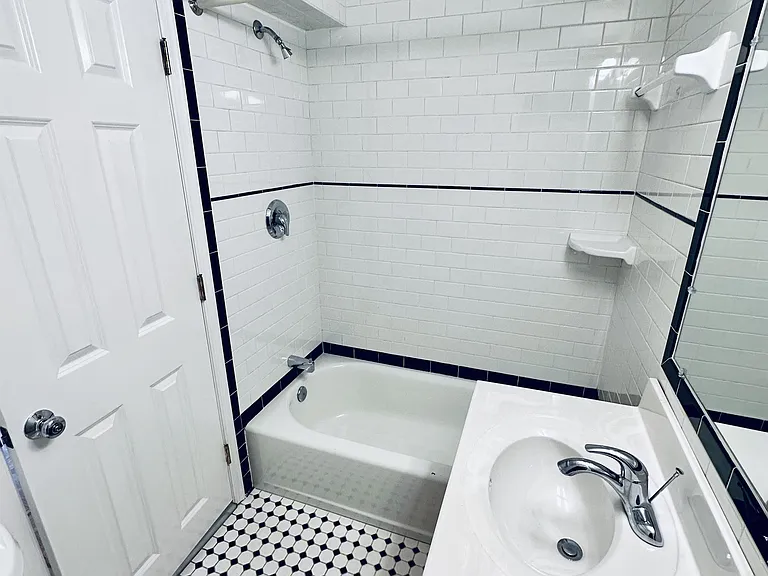 907 Church St — Photo 16