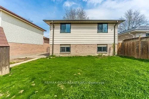 83 Speight Cres — Photo 16