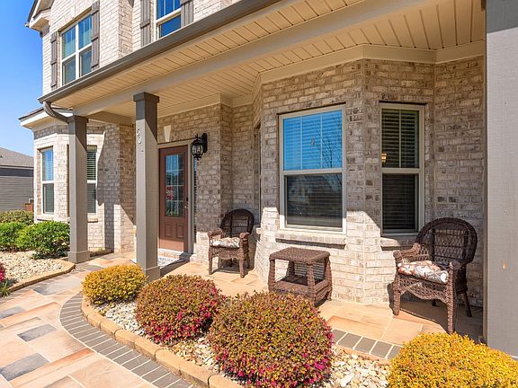 4th image of 601 Briar Thistle Ct