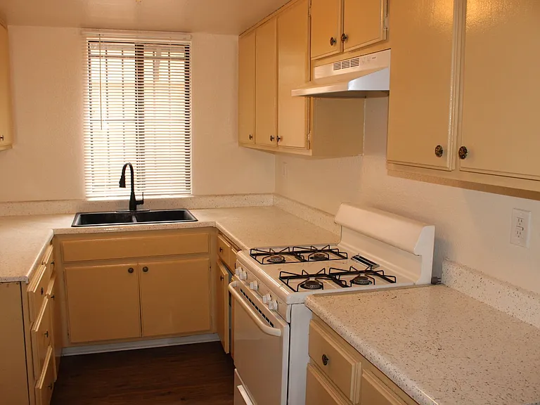 12100 Birch Ave — Photo 20