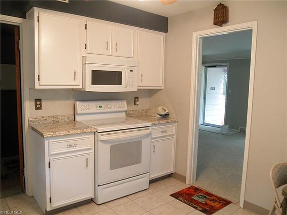3rd image of 3882 W 226th St