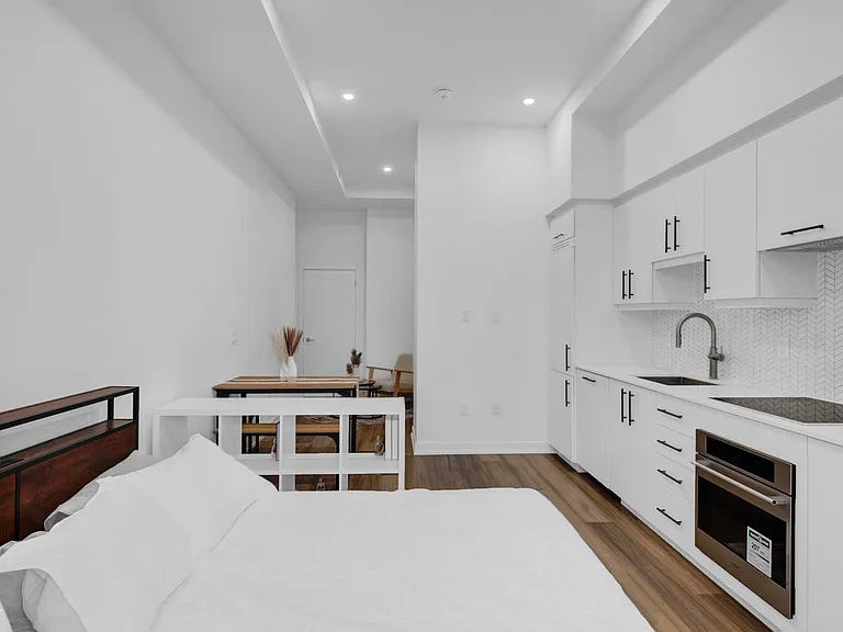 5 Wellington St S #208 — Photo 14