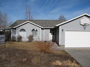 2521 SW Glacier Ave, Redmond, OR 97756