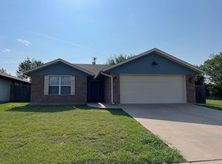 220 SE Heather Ln, Lawton, OK 73501