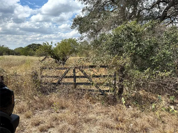 1958 Fm 3010, Yoakum, TX 77995