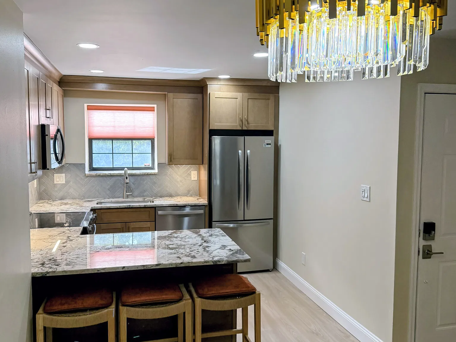 2 bed, 978 sqft, $1,695 — Photo 2