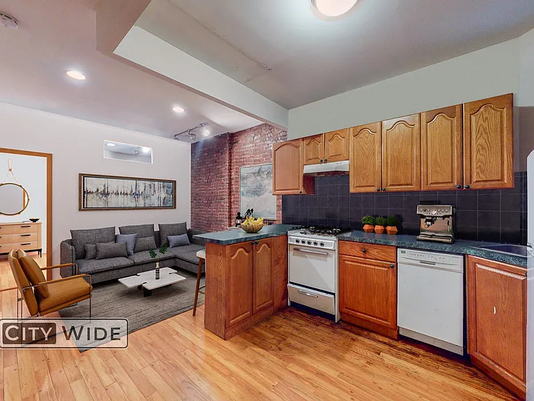 318 E 93rd St #B — Photo 2