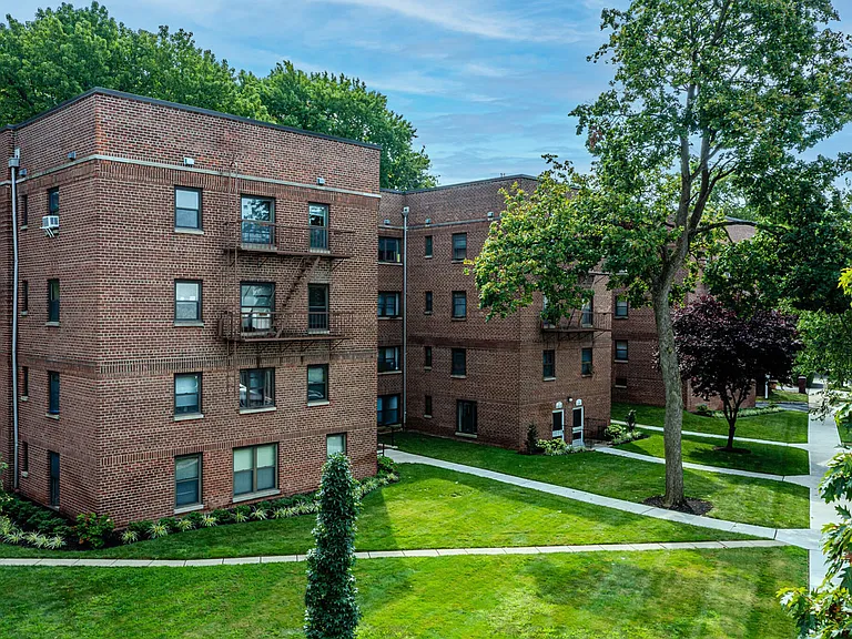 Franklin Manor — Photo 16