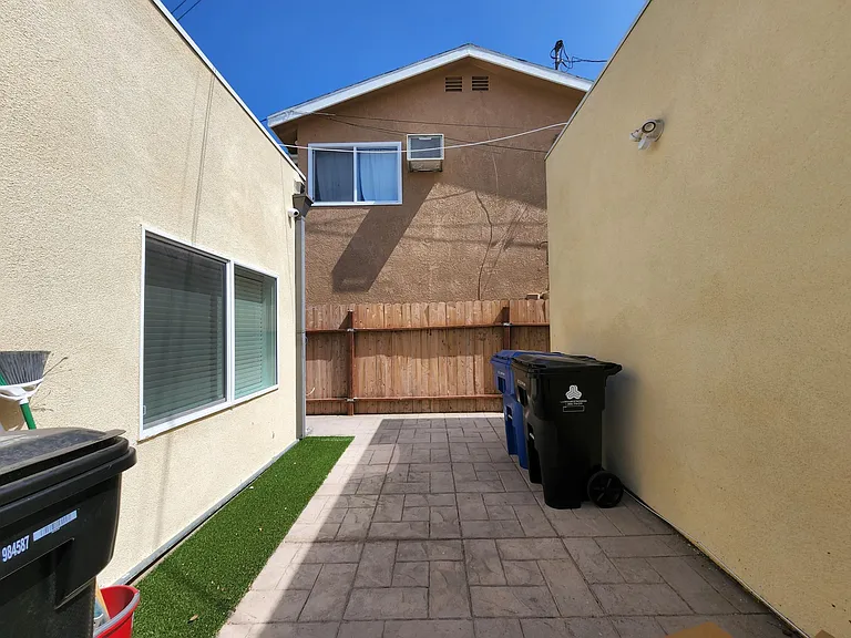 428 1/2 N Harvard Blvd — Photo 17