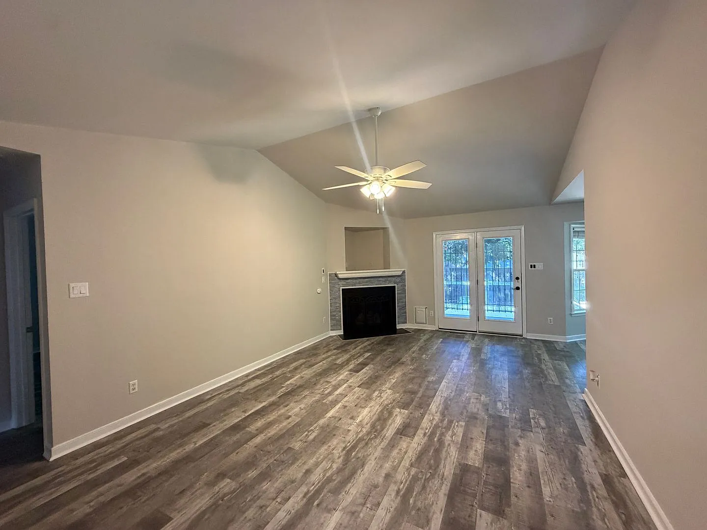 3-bedroom 2 full bath 1 story home with 2 car garage — Photo 2