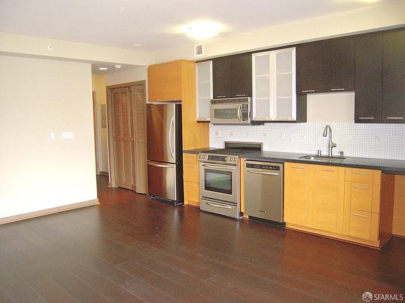 3rd image of 170 King St Unit 1104
