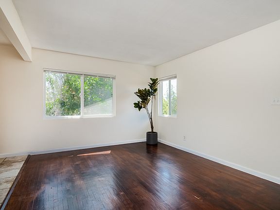 4th image of 3278 Gilette St