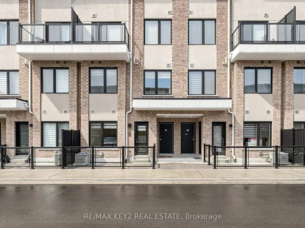 1695 Dersan St #230, Pickering, ON L1V 0G9