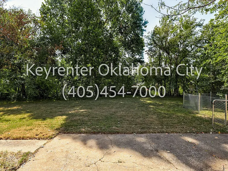 1524 Rowena Ln — Photo 34
