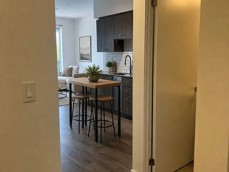 15 Wellington St S #1804 — Photo 10