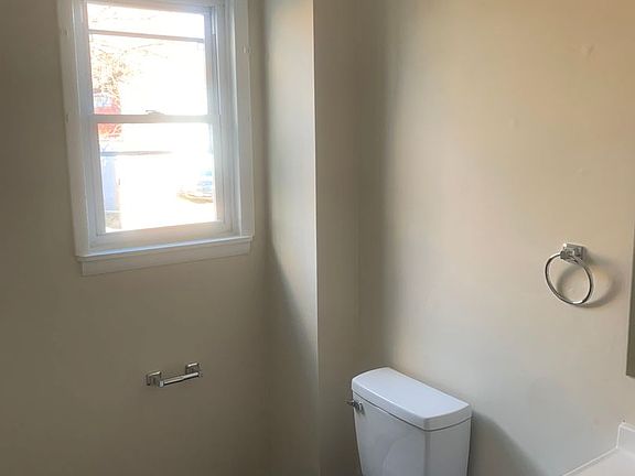 4th image of 620 W Washington St #2FW