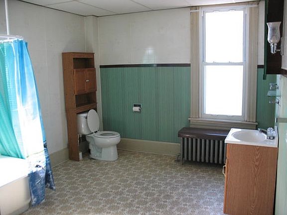 Bathroom on 2nd floor