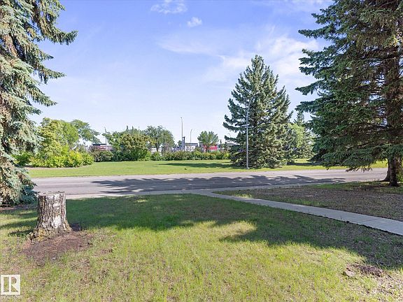 4th image of 13623 136a Ave NW