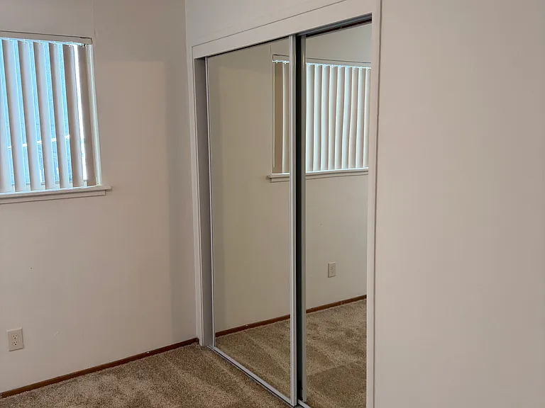 2406 G St — Photo 17