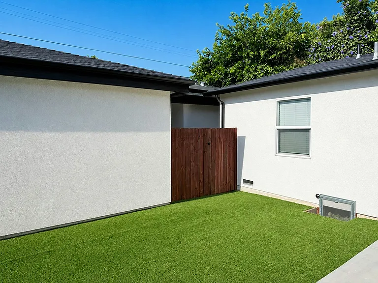 12542 Emelita St — Photo 12