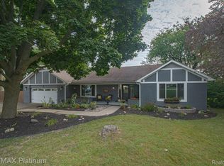 13503 N Fenton Rd, Fenton, MI 48430