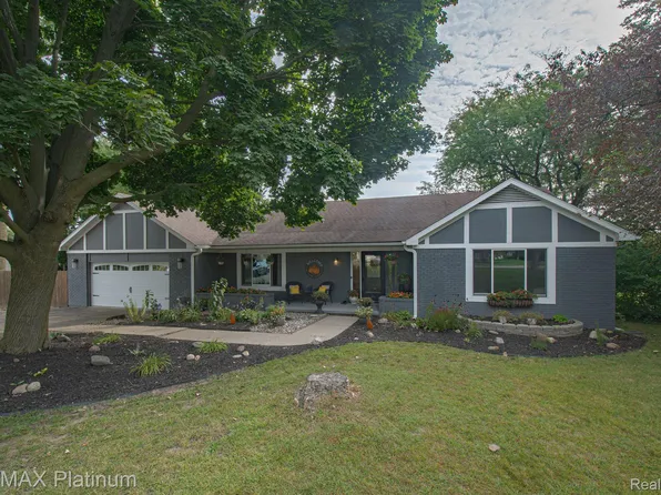 13503 N Fenton Rd, Fenton, MI 48430