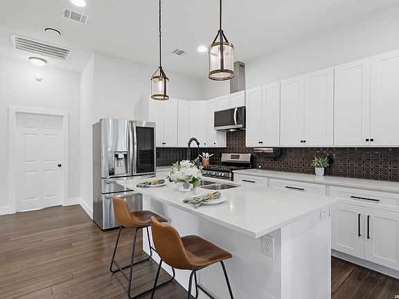 3rd image of 116 REHMANN ST