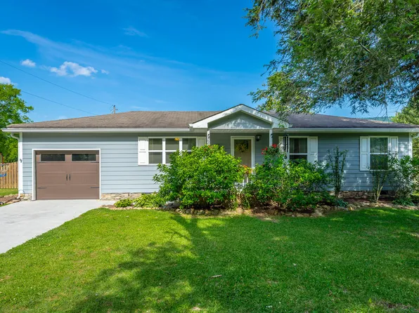 61 Cedar Ln, Trenton, GA 30752