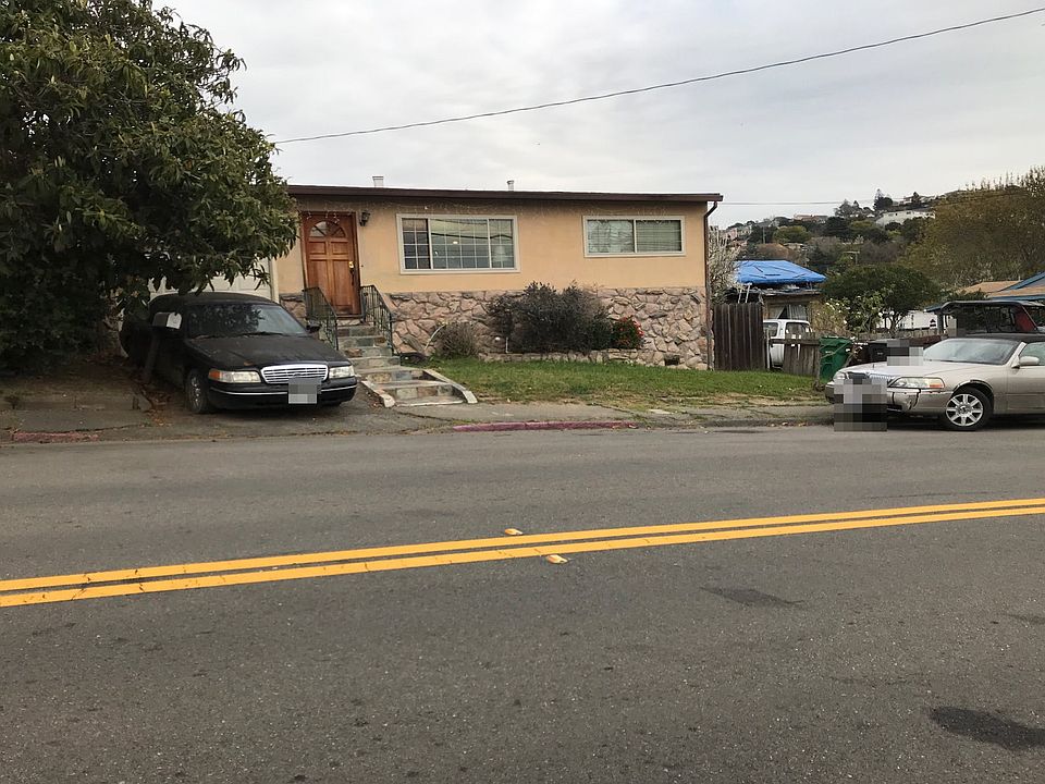 1st image of 22646 Woodroe Ave