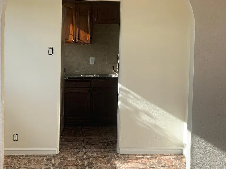 333 W Manchester Blvd #1/2 — Photo 9