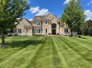 2180 Coachmen Ct, Delafield, WI 53018